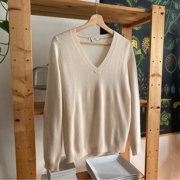 Boden Cream Cashmere V-neck Sweater - Picture 4 of 14